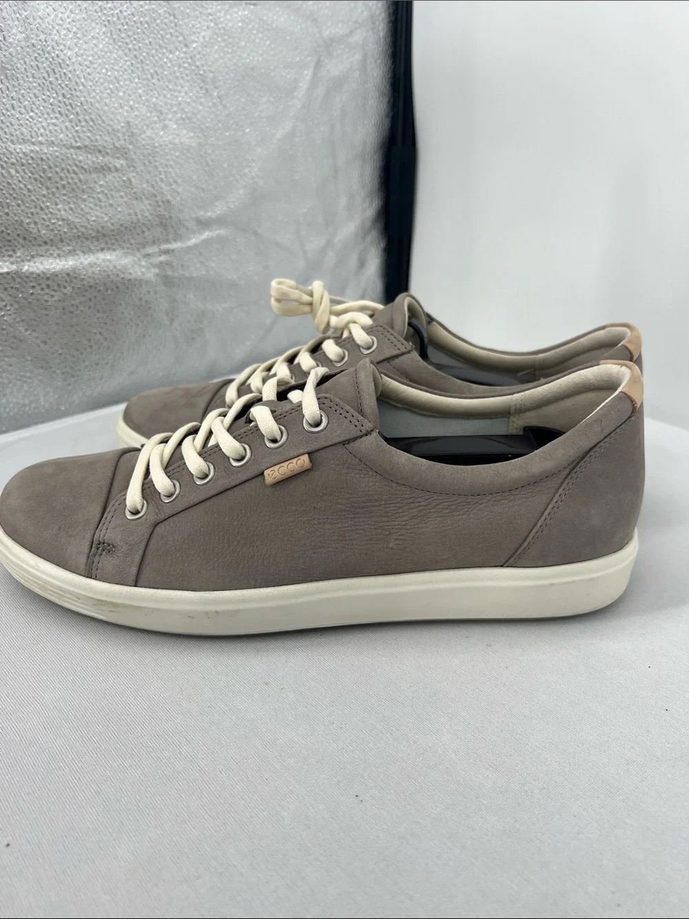 Ecco Men's Taupe Leather Low-Top Sneakers with Cream Laces
